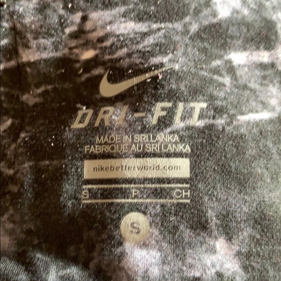 Nike cropped knee length leggings - Picture 3 of 3